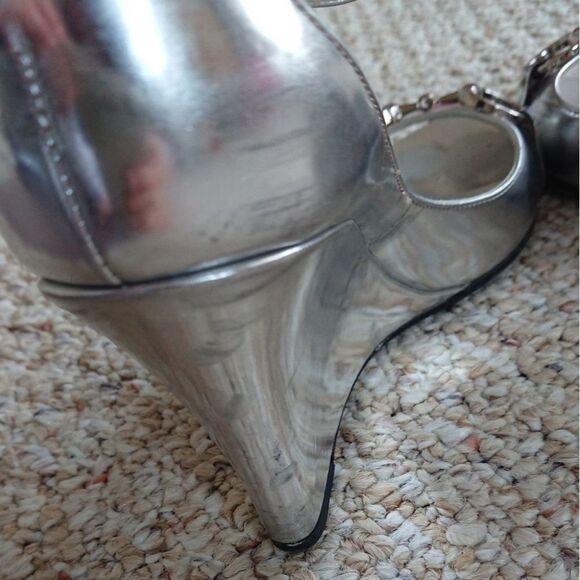 Silver Gucci horse bit classic wedges size 6B - Picture 7 of 8